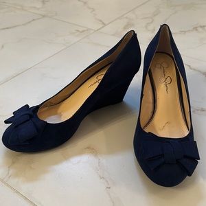 Jessica Simpson navy blue wedge shoes. suede look with bow detail size 10